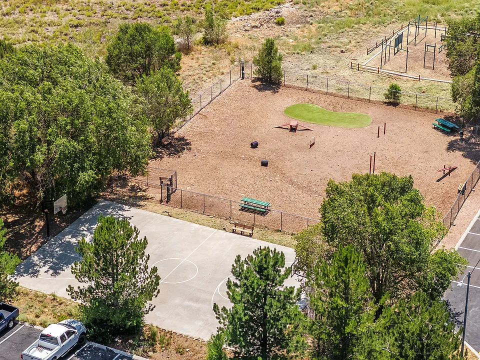 Country Club Terrace Apartments