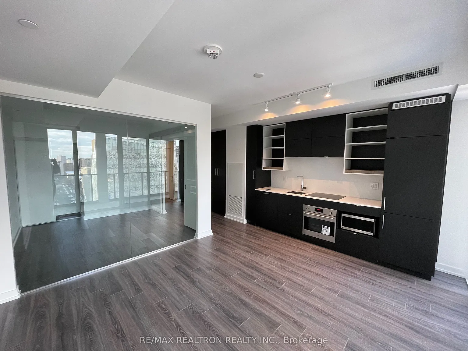 1 bed, $2,400 — Photo 4