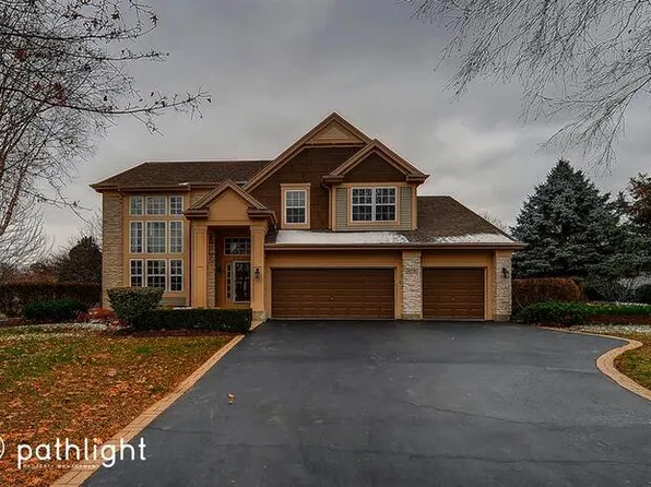 678 Seybrooke Ln, Crystal Lake, IL 60012