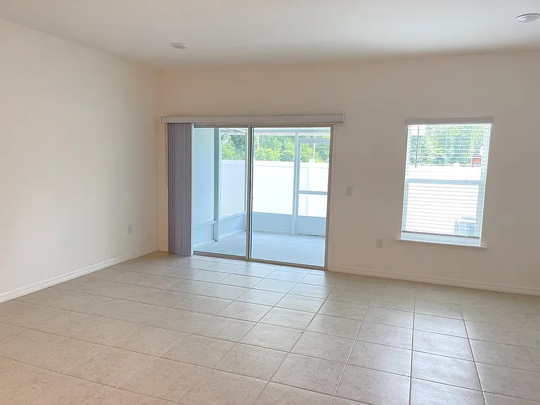 12615 NW 7th Pl — Photo 8