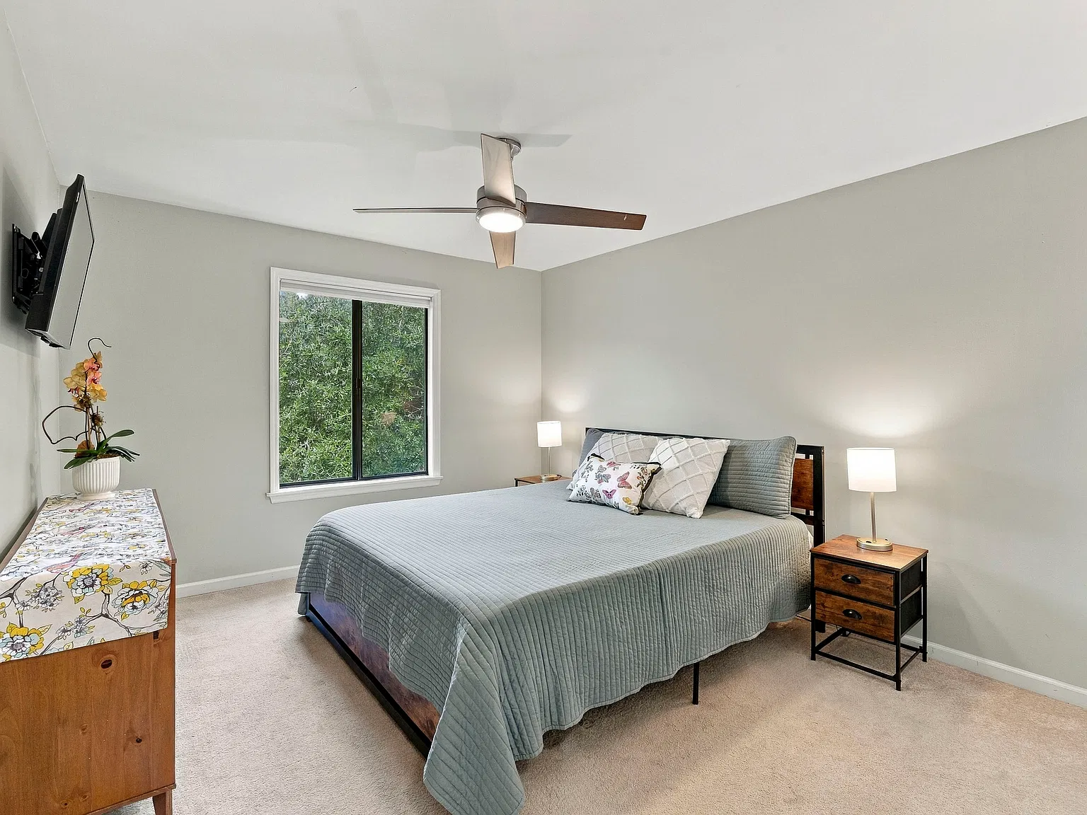3 bed, 1400 sqft, $3,500 — Photo 3