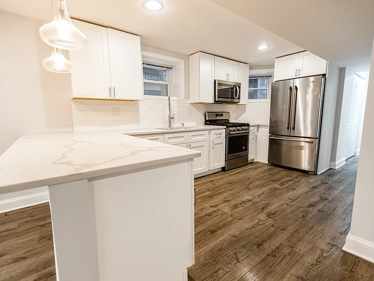 2127 N Sheffield Ave — Photo 3