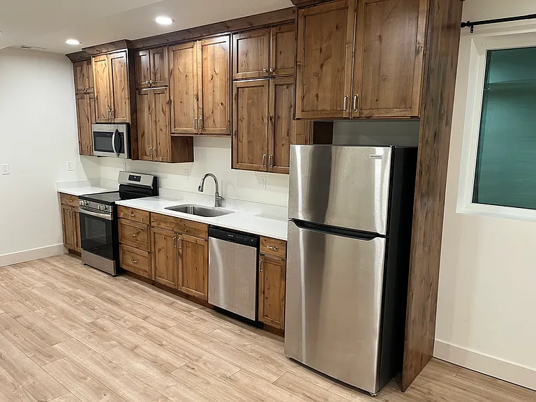818 W Manor Crest Ln #BASEMENT — Photo 5