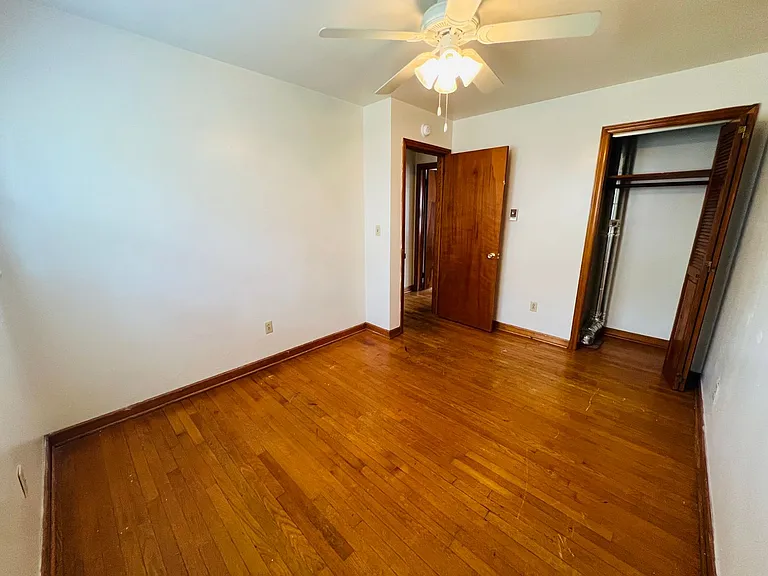 2 Bedroom, 1 Bath Apartment — Photo 55