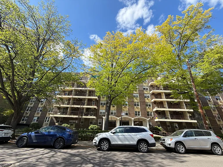 4727 Little Neck Pkwy #L4 — Photo 16