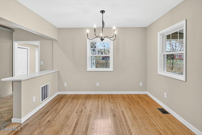 3rd image of 2965 Hillcrest Road