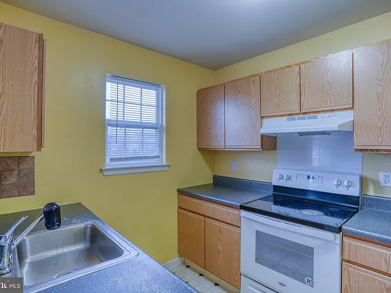 407 Champs Ln — Photo 16