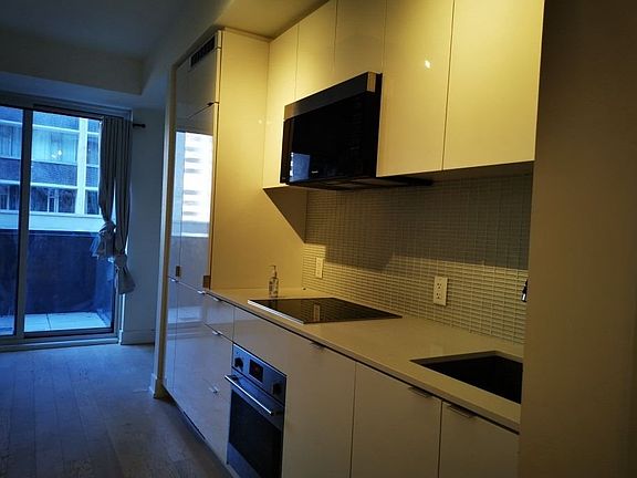 2nd image of 7 Grenville St #506