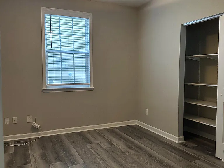 219 Northlands Dr — Photo 9