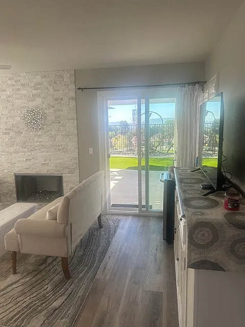 3 bed, 2.5 bath, 1641 sqft, $3,500 — Photo 4