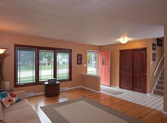 3rd image of 1013 Knollwood Dr