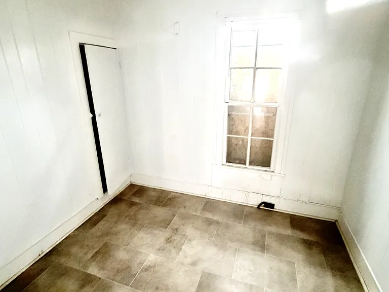 912 Pleasant St — Photo 13
