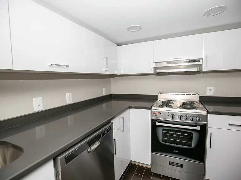 927 Pine St #202 — Photo 4