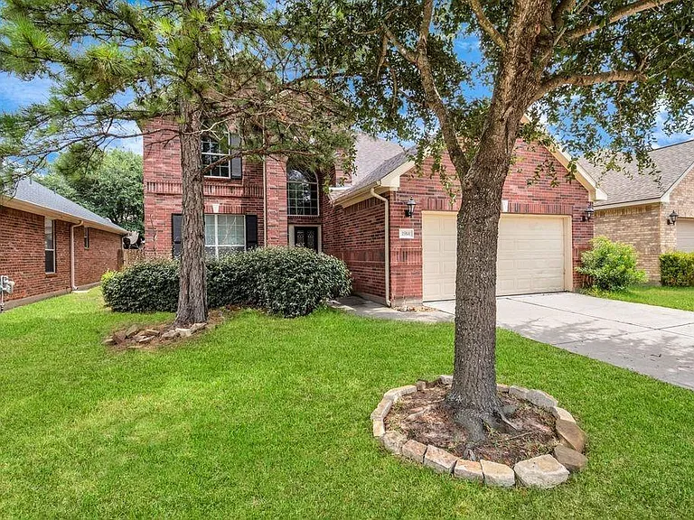 1914 Lenora Ct — Photo 3