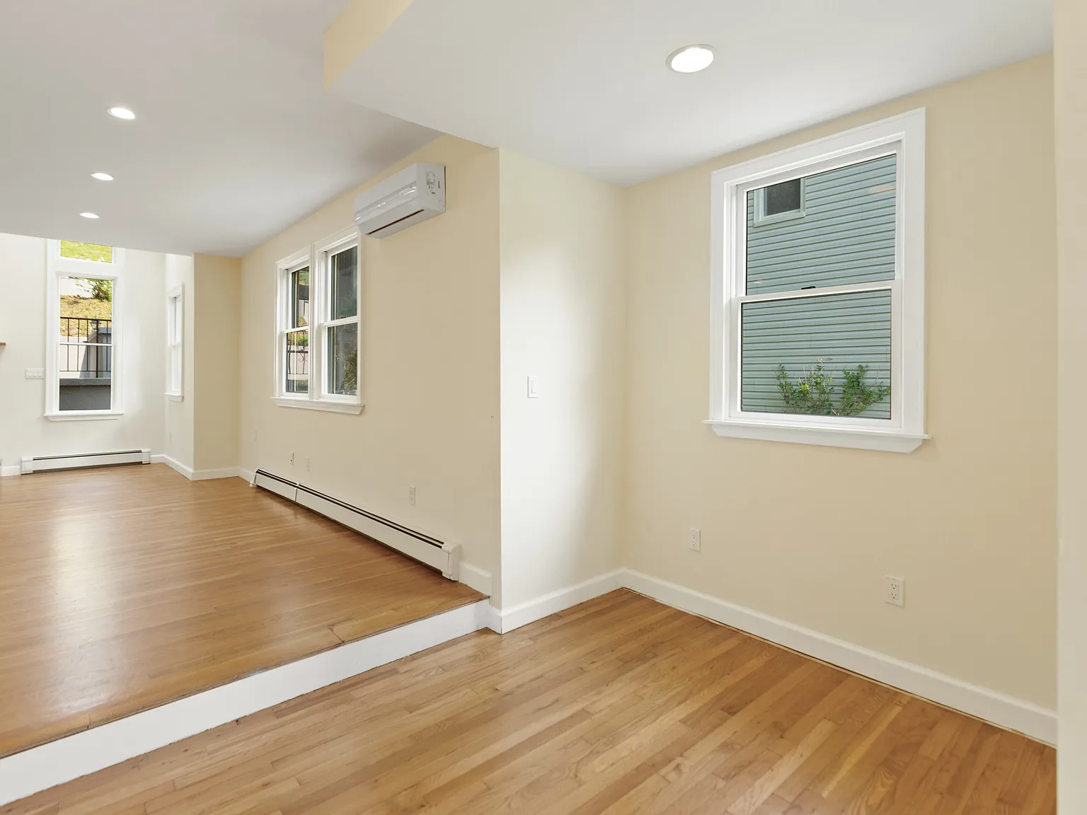 3 bed, 2221 sqft, $6,200 — Photo 3