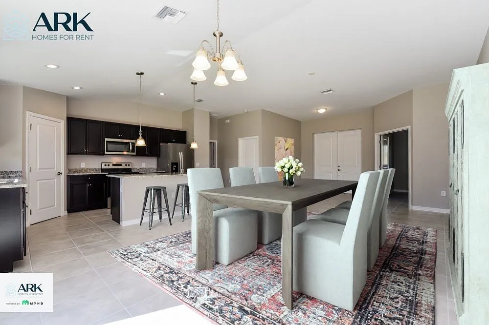 3 bed, 2.0 bath, 1670 sqft, $2,049 — Photo 3