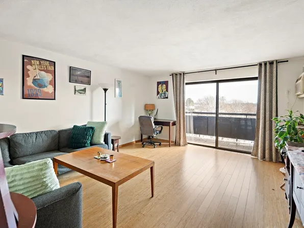 32 Whites Ave #D65, Watertown, MA 02472