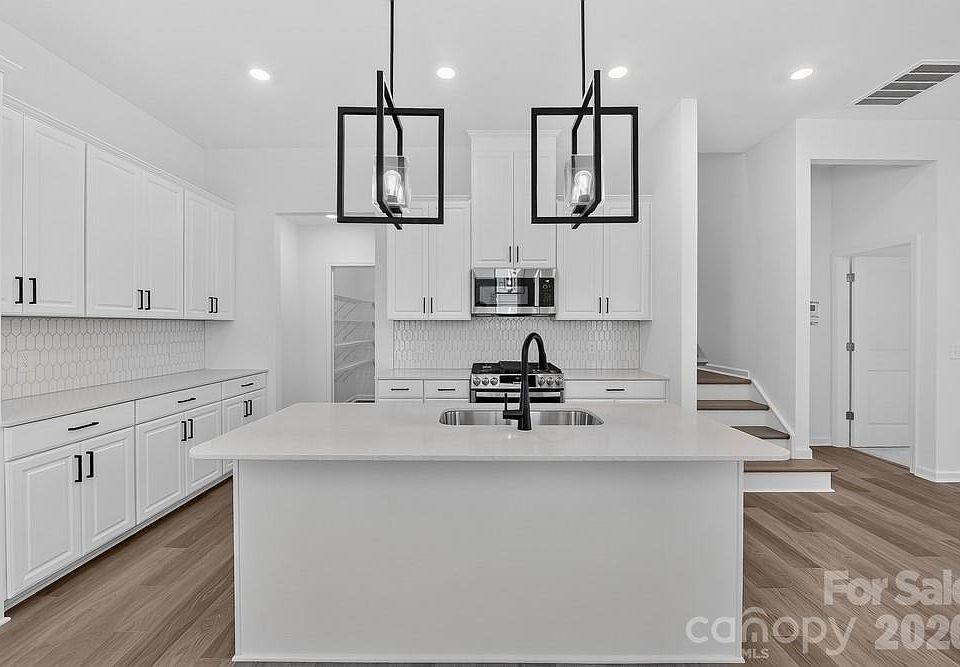 1st image of 3165 Beacon Heights Rd