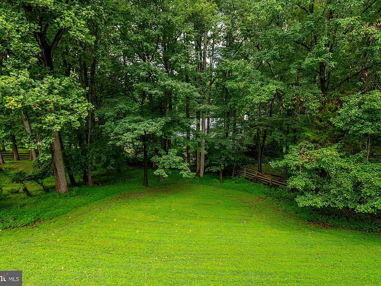 9708 Locust Hill Dr — Photo 54