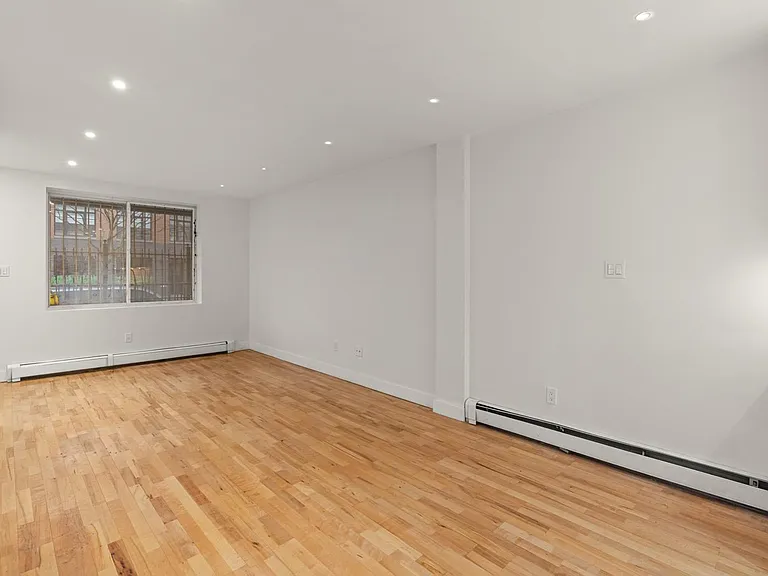 385 Vernon Ave #1E — Photo 8