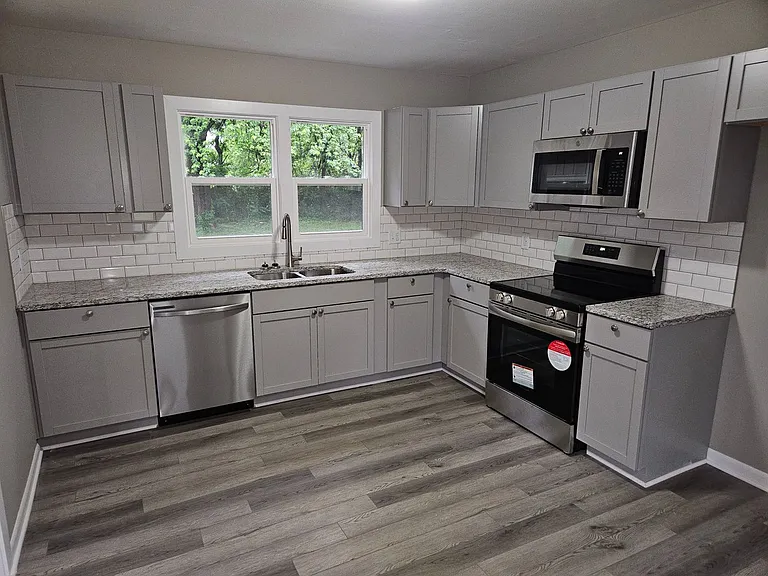 1259 E Berkeley St — Photo 5