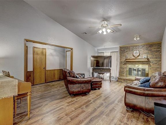 4th image of 533 Cypress Dr