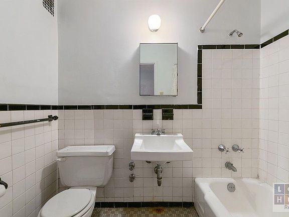 4th image of 264 Broadway Unit B1902