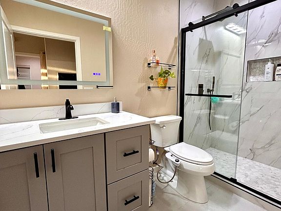 Extra-large full bathroom