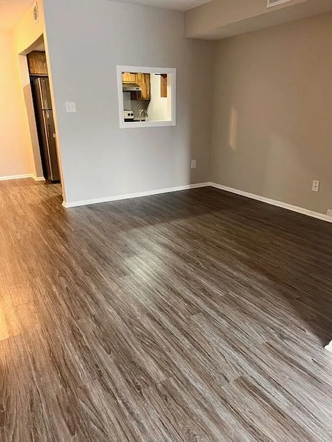Charming 1-Bedroom 1-bathroom Apartment in the Heart of Chesterton! — Photo 4