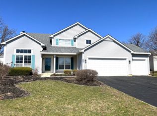 677 Larch Dr, Carol Stream, IL 60188