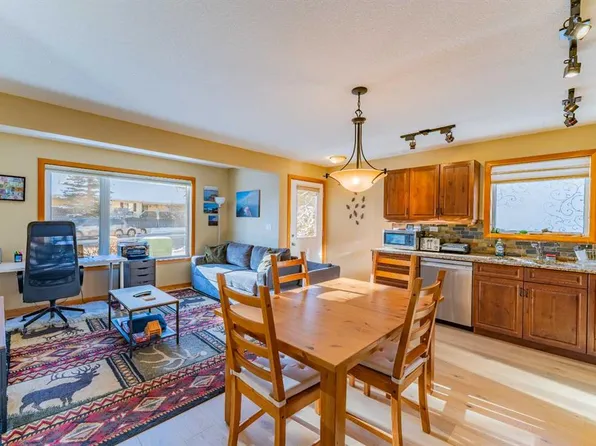 100 SW Rundle Dr #24, Canmore, AB T1W 0B5