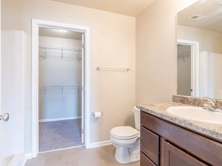6909 Daniel Defoe Dr — Photo 32