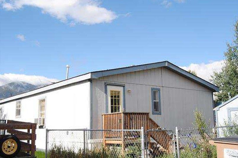 2nd image of 913 Maple Dr