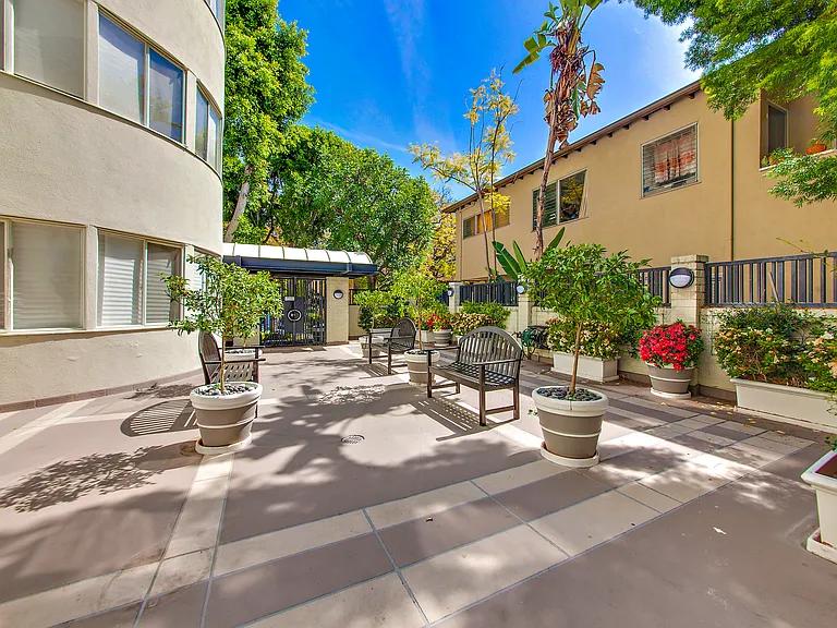 Oakhurst Moderne — Photo 12