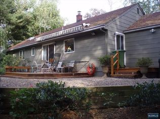 661 Beverwyck Pl, Paramus, NJ 07652