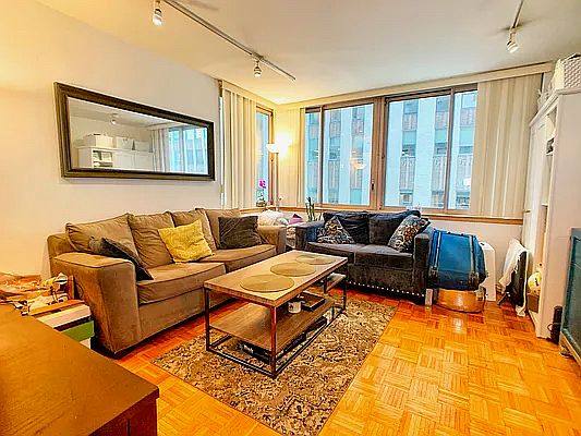 4th image of 235 E 40th St APT 3E