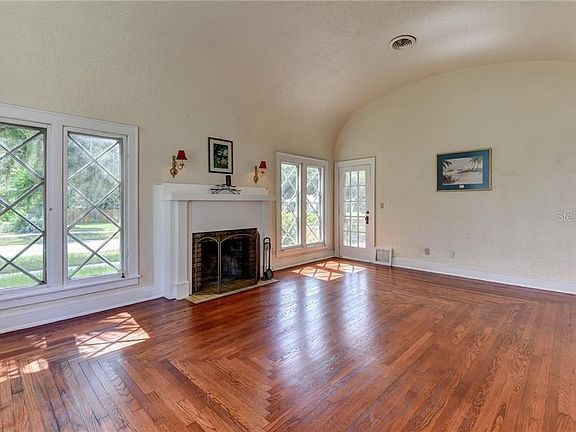 5th image of 700 W Highland Ave