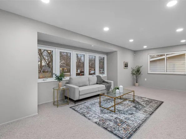 1575 Golden Gate Dr, Florissant, MO 63033