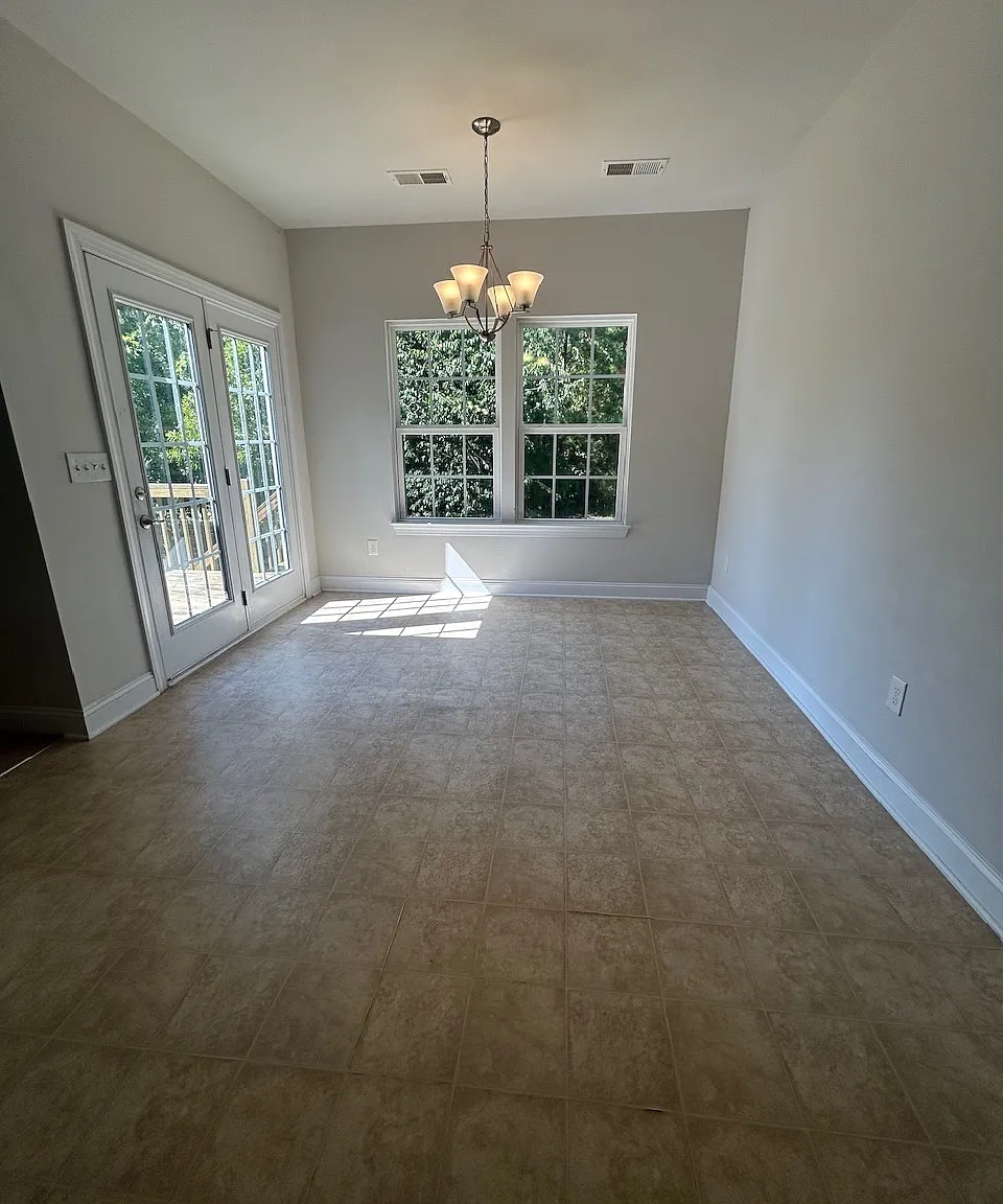 3 bed, 4036 sqft, $2,750 — Photo 1