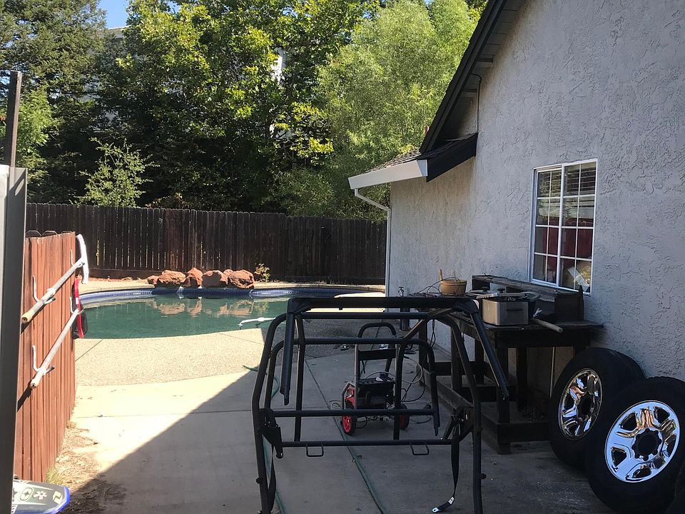 2nd image of 505 Winchester Ct