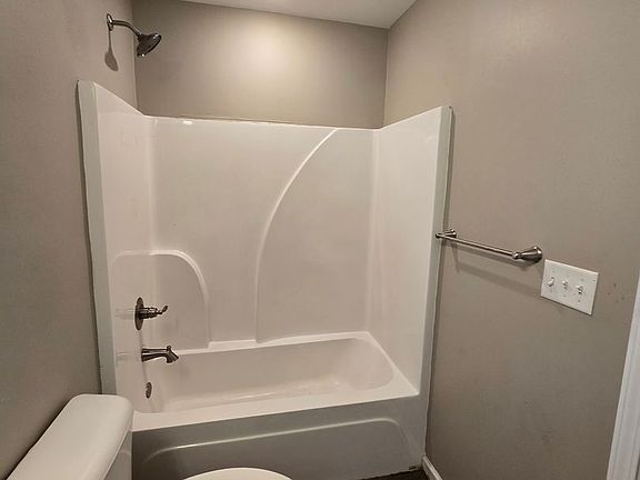 3rd image of 613 Brister St #101