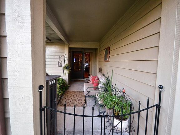 2nd image of 74 Harbor Oaks Cir