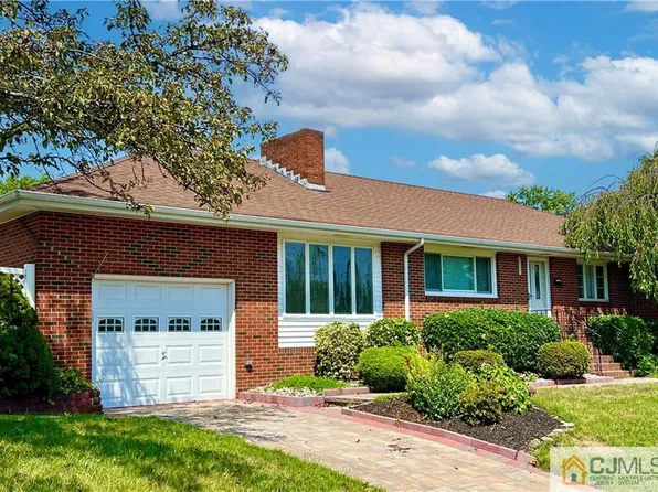 717 Barron Ave, Woodbridge, NJ 07095