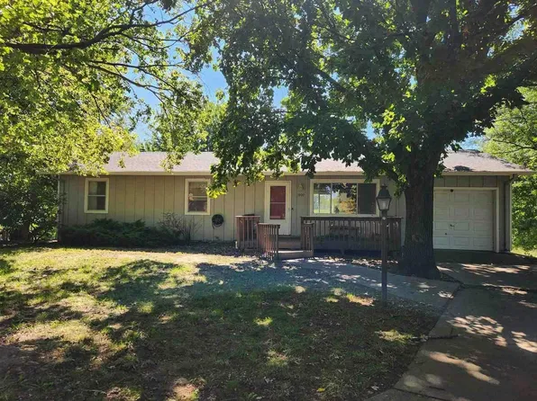 1900 Violet Cir, Manhattan, KS 66502