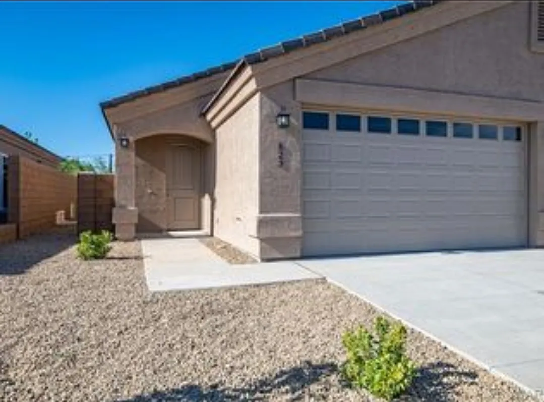 3 bed, 1355 sqft, $1,650 — Photo 2