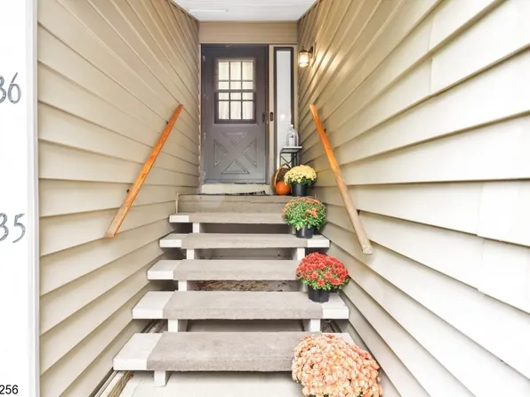 136 Overlook Dr, Union Twp., NJ 08809