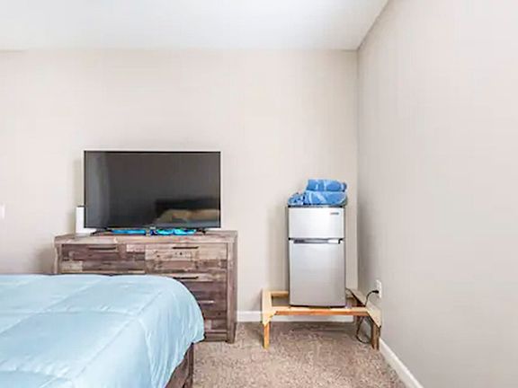 Queen Bed Mounted Smart TV Private Mini RRefrigerator Dresser Chair Nightstand Clo
set