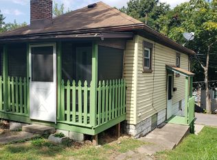 843 1/2 6th Ave, Coraopolis, PA 15108