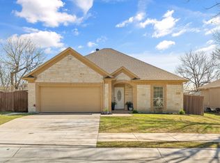 215 N 2nd St, Princeton, TX 75407