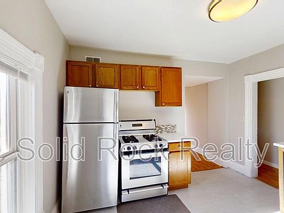 4th image of 219 N Institute St #3